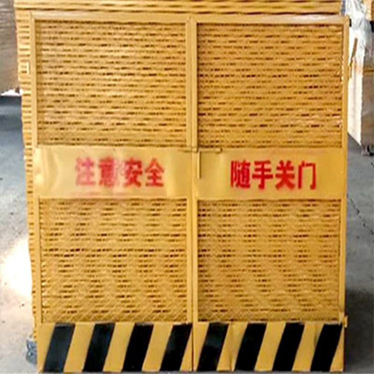 施工電梯門(mén)圖片1
